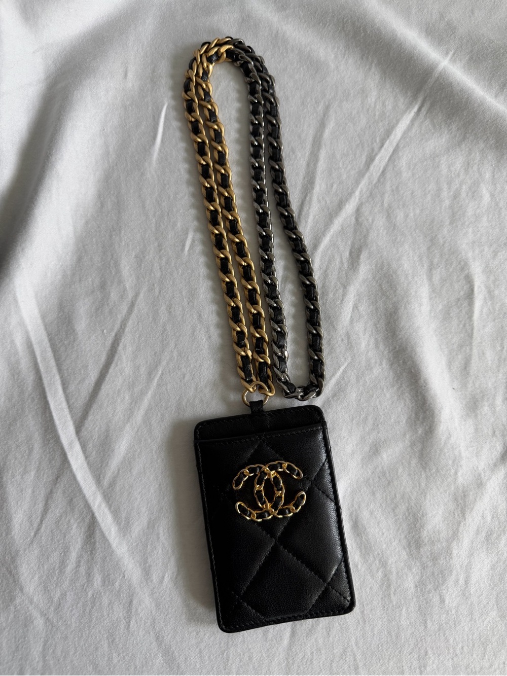 Shiny Goatskin Quilted CHANEL 19 Card Holder On Chain Black - Picture 3 of 7
